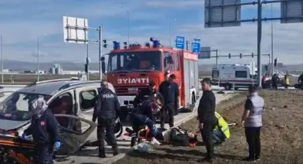 Çorum’da kavşakta kaza: 1’i çocuk 6 yaralı