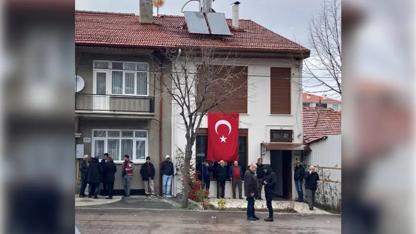 Helikopter kazasında şehit olan Binbaşı İnan Taştekin’e acı veda haberinin görseli