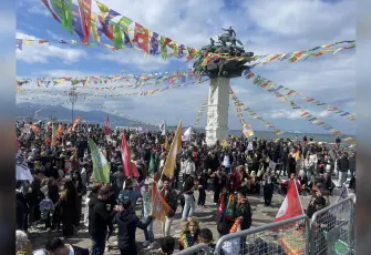 İzmir’de Nevruz Gündoğdu Meydanı’nda kutlandı