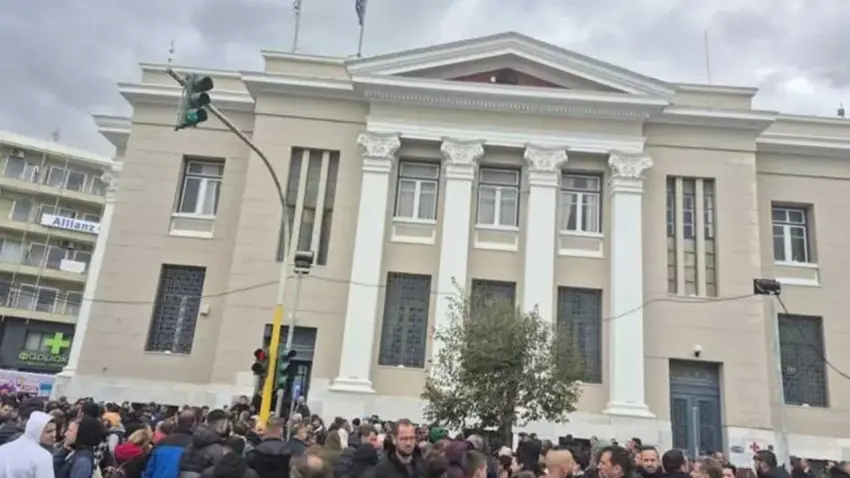 Tatil dönüşü Midilli’de eylem sürprizi: Türk turistler yurda döndü haberinin görseli