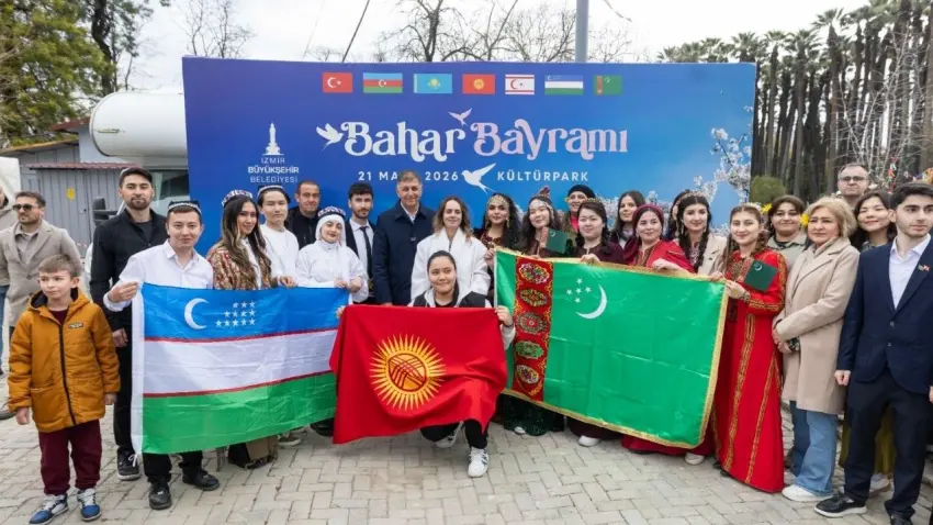 Türk dünyası İzmir’de buluştu haberinin görseli