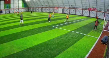 Halı sahada acı ölüm: Kalp krizi geçiren adam kurtarılamadı