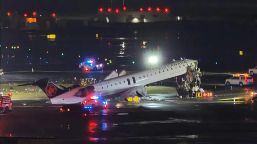Havalimanında korkutan kaza: Yolcu uçağı itfaiye aracıyla çarpıştı! haberinin görseli