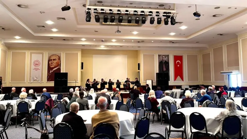 İEÜ Oda Orkestrası’ndan Narlıdere Huzurevi sakinlerine bayram konseri haberinin görseli