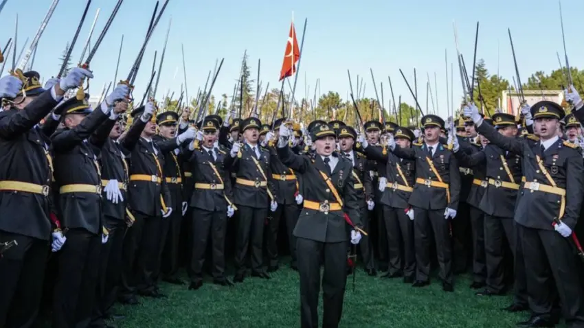 İhraç edilen Binbaşı Murat Ertürk görevine iade edildi haberinin görseli