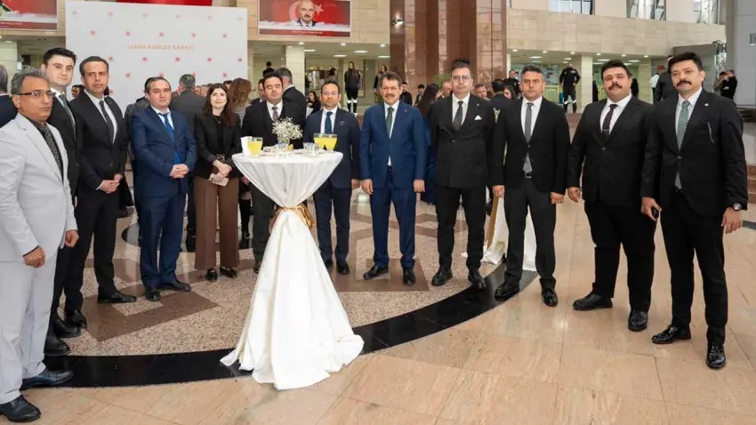 İzmir Adliyesi’nde bayramlaşma programı düzenlendi haberinin görseli