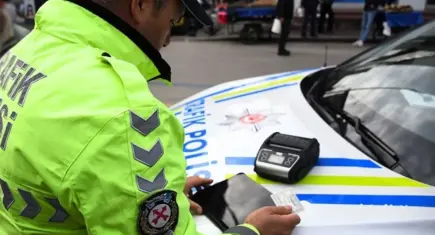 İzmir haber: Trafikte tartışan sürücülere 390 bin lira ceza