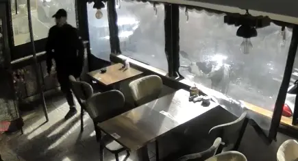 ‘Sürpriz yapmaya geldim’ dedi: Boşanma aşamasındaki eşinin iş yerini soydu!