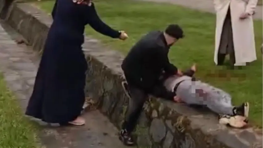 Tartıştığı kişi tarafından boğazından bıçaklanan adam kan kaybından öldü haberinin görseli