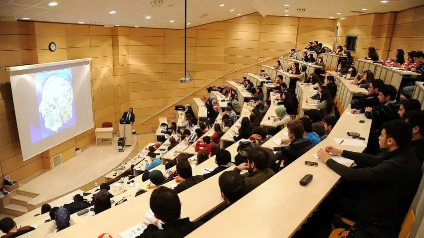 Üniversitelilere af düzenlemesi yolda: Öğrenci affına ‘yarı süre’ şartı haberinin görseli