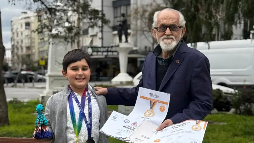 Dahi torundan dedesine en güzel bayram hediyesi: 4 madalya birden haberinin görseli