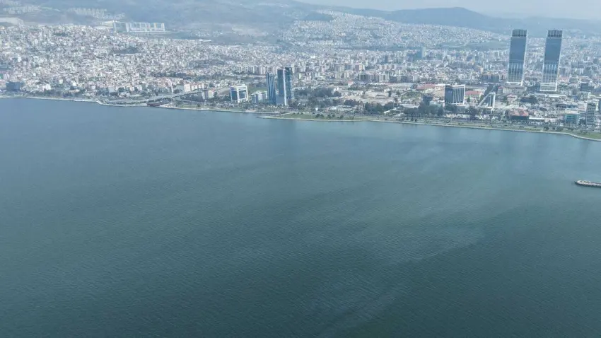 İzmir Körfezi’nde kirlilik tekrar etti: 4 ayda 8’inci vaka haberinin görseli