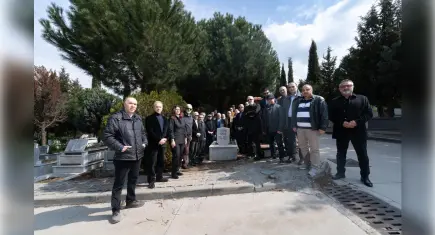 İzmirli usta gazeteci mezarı başında anıldı