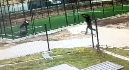Parkta silahlı saldırı: 17 yaşındaki çocuk akranını pompalı tüfekle vurdu