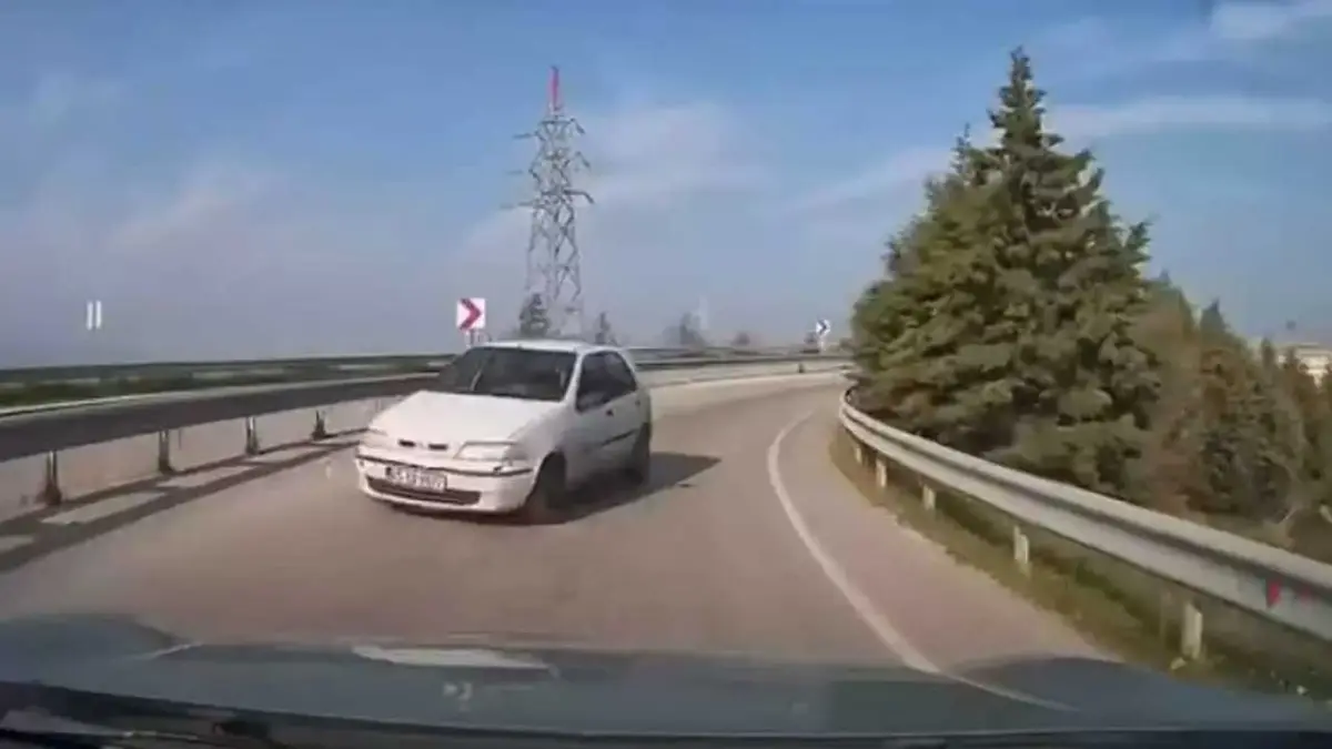 Ters yönde giden otomobilin sürücüsüne ceza görseli