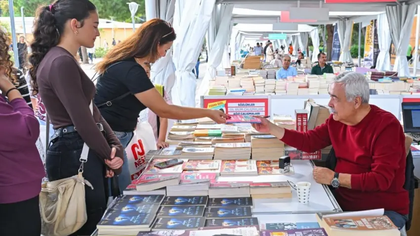 İZKİTAP nisanda Kültürpark’ta kapılarını açacak haberinin görseli