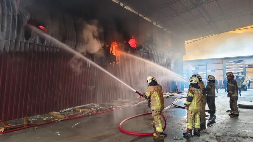 İzmir haber: Karabağlar’da atölye ve depolarda yangın haberinin görseli