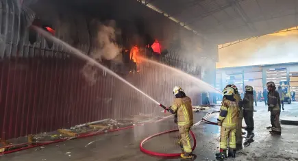 İzmir haber: Karabağlar’da atölye ve depolarda yangın