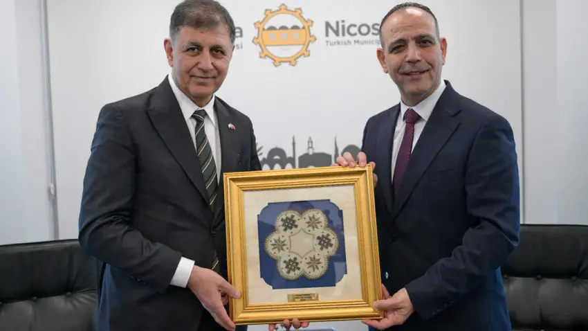 Kardeş şehir Lefkoşa ve İzmir Büyükşehir Belediye Başkanı, Lefkoşa’da bir araya geldi  haberinin görseli