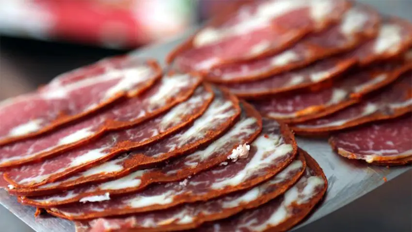 Kayseri pastırmasına AB tescili: Türkiye’nin 46’ncı coğrafi işaretli ürünü oldu haberinin görseli