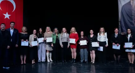 Konak’ta ileri yaş üyeleri, el emeği ve gösterileriyle göz kamaştırdı