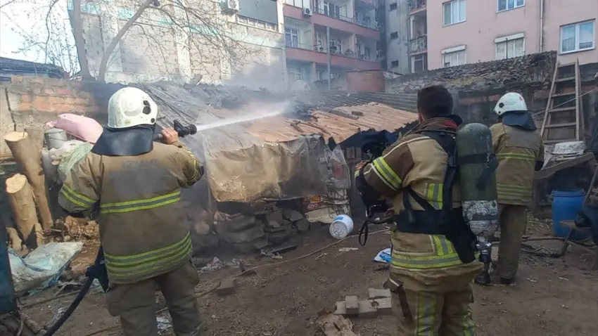 Ödemiş’te kümes yangınına ilk müdahale çevik kuvvetten haberinin görseli