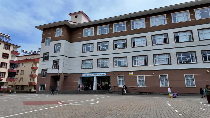 Okulda ‘kar spreyi’ alarmı: 30 öğrenci hastaneye kaldırıldı! haberinin görseli