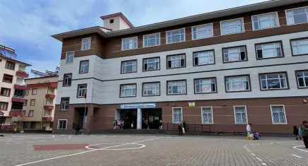 Okulda ‘kar spreyi’ alarmı: 30 öğrenci hastaneye kaldırıldı!