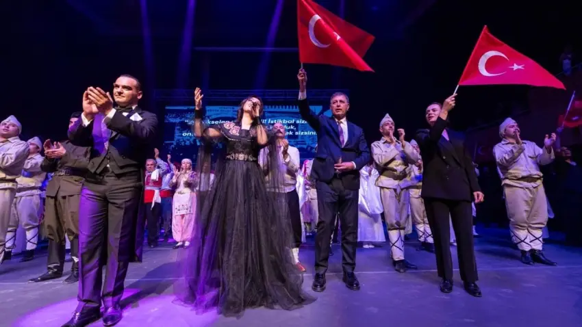 Uyan Mehmet, İzmir’de sahnelendi haberinin görseli