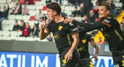 Göztepe’de Taha Altıkardeş yedek kulübesinde