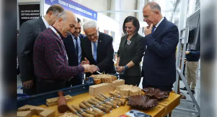 Karabağlar Belediyesi, İzmir Mobilya Fuarı’nda sektöre güç verdi