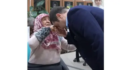 Başkan Demir ve Cemile Teyze yüzleri güldürdü