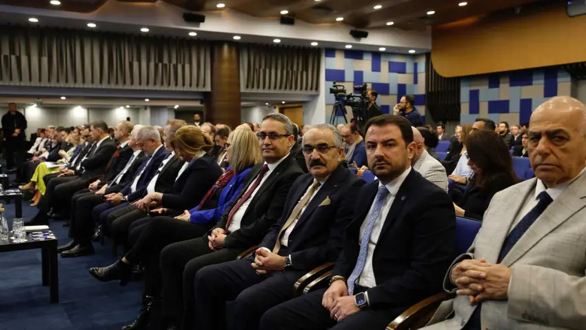 Başkan Tugay’dan güvenlik uyarısı; "Güvenli bir ülke değiliz" haberinin görseli