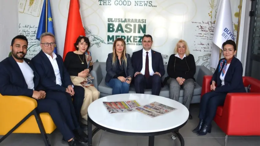 CHP'li Güç İzmir Gazeteciler Cemiyeti’ni ziyaret etti haberinin görseli