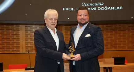 İEÜ, Üniversite-Sanayi İş Birliği Ödüllerinde zirveye çıktı