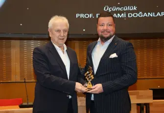 İEÜ, Üniversite-Sanayi İş Birliği Ödüllerinde zirveye çıktı