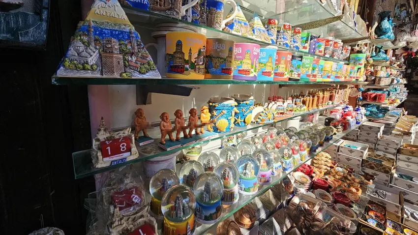 Tarihi semtte ‘müstehcen heykelcilik’ krizi haberinin görseli