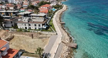 Urla’da çifte yatırım hamlesi: 12 açılış, 12 temel atma