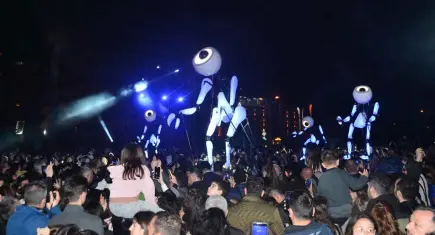 Adana’da tiyatro coşkusu başladı: 25’inci Festival kortejle açıldı