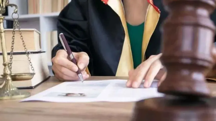 Avukatlık asgari ücret tarifesinde değişiklik Resmî Gazete’de yayımlandı haberinin görseli