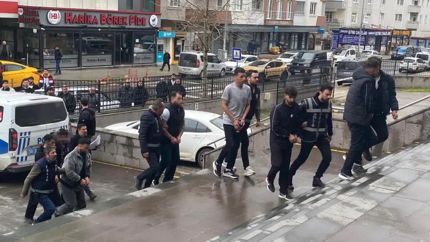 Banka hesaplarını kiraladığı kişilere ulaşamadı: Arkadaşını kaçırıp darbettirdi haberinin görseli