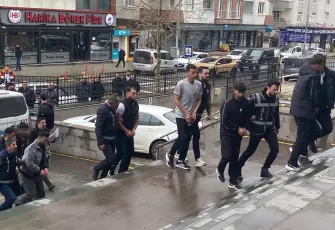 Banka hesaplarını kiraladığı kişilere ulaşamadı: Arkadaşını kaçırıp darbettirdi