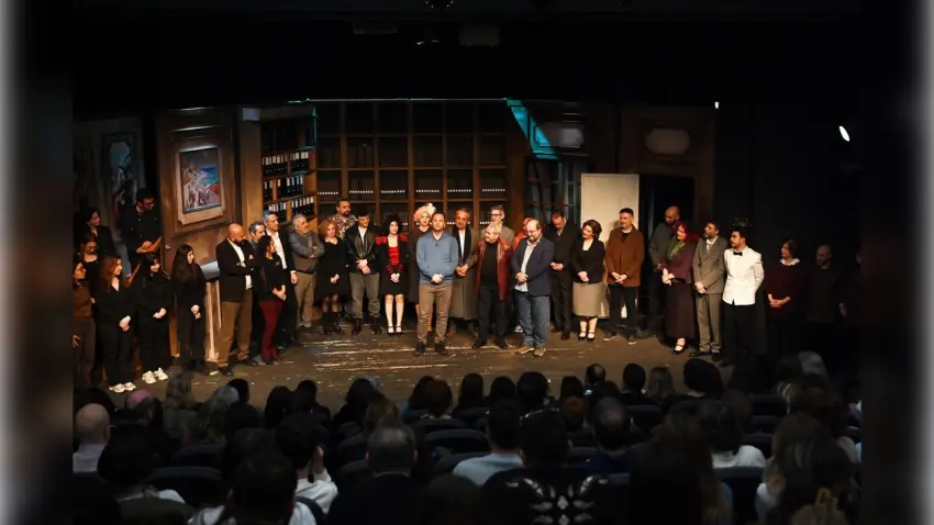 Bornova’da tiyatroya alkış: Kont Öderland sahnesi ayakta selamlandı haberinin görseli