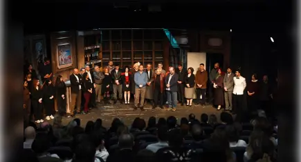 Bornova’da tiyatroya alkış: Kont Öderland sahnesi ayakta selamlandı