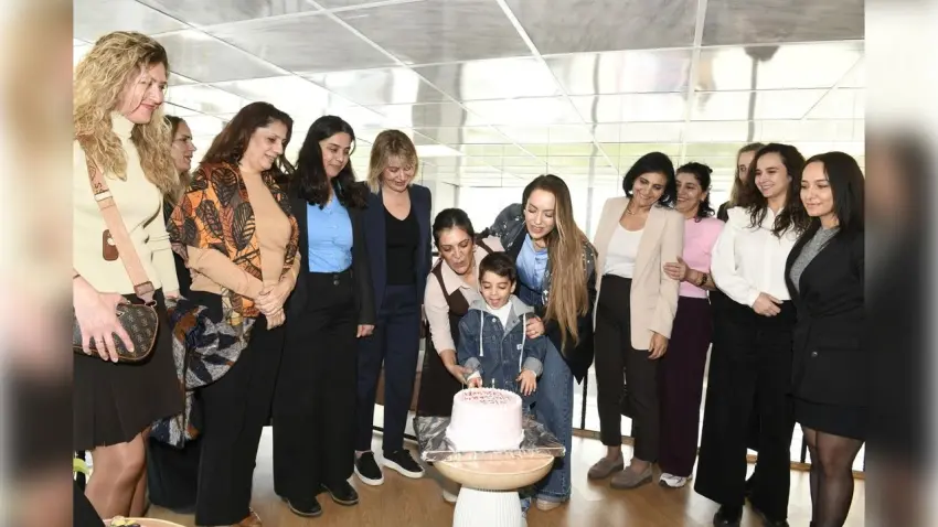 Çiğli’de Özge Polat’a duygulandıran doğum günü sürprizi haberinin görseli