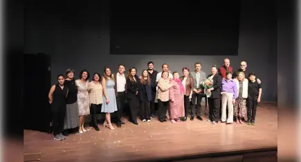 Dikili’de Dünya Tiyatro Günü coşkusu sahneye taşındı