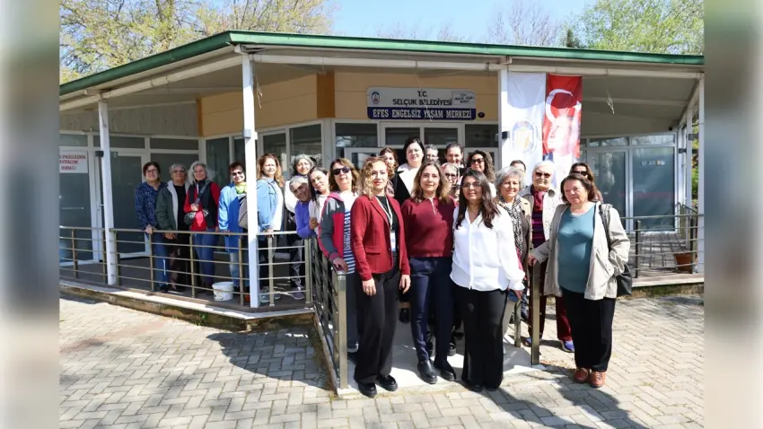 İzmir Büyükşehir Belediyesi’nden kadınlara sağlık eğitimi haberinin görseli