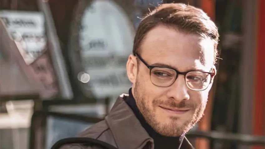 Nuri Bilge Ceylan’ın yeni filminin kadrosuna Kerem Bursin dahil oldu haberinin görseli