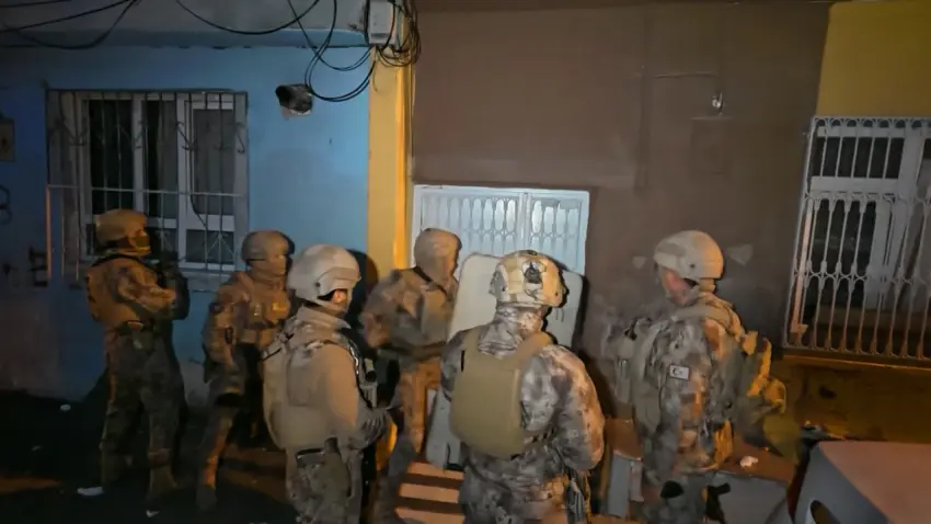 Sosyal medyada suç örgütü propagandası yapanlara operasyon: 94 gözaltı haberinin görseli