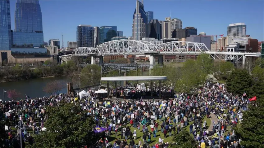 ABD'de ‘Krallara Hayır’ protestoları: Trump yönetimine tepkiler yükseldi haberinin görseli